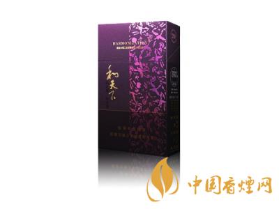 2020白沙和天下價格表和圖片 2020和天下香煙是白沙牌香煙中的一種，說起和天下香煙，相信大家都認識，和天下是高端香煙品牌,隸屬于湖南中煙工業(yè)有限責(zé)任公司，那么，2020年白沙和天下多少錢一包呢?趕緊來看看吧!  和天下香煙  和天下香煙時尚大氣的包裝　簡潔流暢的線條　以紫色為主色調(diào)的搭配　無一不顯示出和天下的不凡紫色在中國傳統(tǒng)里是尊貴的顏色，如北京故宮又稱為“紫禁城”亦有所謂“紫氣東來” 口感上此款雅香綿滑，香氣醇和，余味純凈，實屬難得一見的神品啊!  系列產(chǎn)品  和天下(尊尚中支)  類型： 烤煙型  煙氣煙堿量： 0.0 mg  煙長： 84 mm  過濾嘴長： 25 mm  包裝形式： 條盒硬盒  單盒支數(shù)： 20  銷售形式： 國產(chǎn)內(nèi)銷  生產(chǎn)狀態(tài)： 待上市  備注： 白沙和天下尊尚中支  和天下(尊尚5000)  類型： 烤煙型  煙氣煙堿量： 0.0 mg  煙長： 88 mm  過濾嘴長： 25 mm  包裝形式： 條盒硬盒  單盒支數(shù)： 20  銷售形式： 國產(chǎn)內(nèi)銷  生產(chǎn)狀態(tài)： 已上市  備注： 白沙和天下尊尚5000  白沙(硬和天下雙中支)  單盒參考價： 90 元  條盒參考價： 900 元  條盒批發(fā)價： 763.2 元  小盒條形碼： 6901028204798  條包條形碼： 6901028204804  白沙(和天下天下韶山)  單盒參考價： 100 元  條盒參考價： 1000 元  小盒條形碼： 6901028196925  條包條形碼： 6901028196932  白沙(軟和天下檀香)  單盒參考價： 100 元  條盒參考價： 1000 元  條盒批發(fā)價： 763.2 元  白沙(和天下細支)  單盒參考價： 100 元  條盒參考價： 1000 元  條盒批發(fā)價： 720.8 元  小盒條形碼： 6901028196048  條包條形碼： 6901028196055  白沙(軟和天下)  單盒參考價： 100 元  條盒參考價： 1000 元  條盒批發(fā)價： 720.8 元  小盒條形碼： 6901028196017  條包條形碼： 6901028196024  白沙(和天下)  單盒參考價： 100 元  條盒參考價： 1000 元  條盒批發(fā)價： 848 元  小盒條形碼： 6901028196925  條包條形碼： 6901028196932  通過以上的信息可以了解到2020年白沙和天下的價格，以上就是香煙網(wǎng)為您提供的關(guān)于2020白沙和天下價格表和圖片，白沙和天下多少錢一包?的信息，想要了解更多的信息請來關(guān)注香煙網(wǎng)吧!白沙和天下多少錢一包？