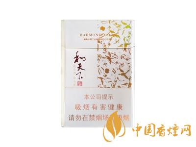 2020白沙和天下價格表和圖片 2020和天下香煙是白沙牌香煙中的一種，說起和天下香煙，相信大家都認識，和天下是高端香煙品牌,隸屬于湖南中煙工業(yè)有限責(zé)任公司，那么，2020年白沙和天下多少錢一包呢?趕緊來看看吧!  和天下香煙  和天下香煙時尚大氣的包裝　簡潔流暢的線條　以紫色為主色調(diào)的搭配　無一不顯示出和天下的不凡紫色在中國傳統(tǒng)里是尊貴的顏色，如北京故宮又稱為“紫禁城”亦有所謂“紫氣東來” 口感上此款雅香綿滑，香氣醇和，余味純凈，實屬難得一見的神品啊!  系列產(chǎn)品  和天下(尊尚中支)  類型： 烤煙型  煙氣煙堿量： 0.0 mg  煙長： 84 mm  過濾嘴長： 25 mm  包裝形式： 條盒硬盒  單盒支數(shù)： 20  銷售形式： 國產(chǎn)內(nèi)銷  生產(chǎn)狀態(tài)： 待上市  備注： 白沙和天下尊尚中支  和天下(尊尚5000)  類型： 烤煙型  煙氣煙堿量： 0.0 mg  煙長： 88 mm  過濾嘴長： 25 mm  包裝形式： 條盒硬盒  單盒支數(shù)： 20  銷售形式： 國產(chǎn)內(nèi)銷  生產(chǎn)狀態(tài)： 已上市  備注： 白沙和天下尊尚5000  白沙(硬和天下雙中支)  單盒參考價： 90 元  條盒參考價： 900 元  條盒批發(fā)價： 763.2 元  小盒條形碼： 6901028204798  條包條形碼： 6901028204804  白沙(和天下天下韶山)  單盒參考價： 100 元  條盒參考價： 1000 元  小盒條形碼： 6901028196925  條包條形碼： 6901028196932  白沙(軟和天下檀香)  單盒參考價： 100 元  條盒參考價： 1000 元  條盒批發(fā)價： 763.2 元  白沙(和天下細支)  單盒參考價： 100 元  條盒參考價： 1000 元  條盒批發(fā)價： 720.8 元  小盒條形碼： 6901028196048  條包條形碼： 6901028196055  白沙(軟和天下)  單盒參考價： 100 元  條盒參考價： 1000 元  條盒批發(fā)價： 720.8 元  小盒條形碼： 6901028196017  條包條形碼： 6901028196024  白沙(和天下)  單盒參考價： 100 元  條盒參考價： 1000 元  條盒批發(fā)價： 848 元  小盒條形碼： 6901028196925  條包條形碼： 6901028196932  通過以上的信息可以了解到2020年白沙和天下的價格，以上就是香煙網(wǎng)為您提供的關(guān)于2020白沙和天下價格表和圖片，白沙和天下多少錢一包?的信息，想要了解更多的信息請來關(guān)注香煙網(wǎng)吧!白沙和天下多少錢一包？